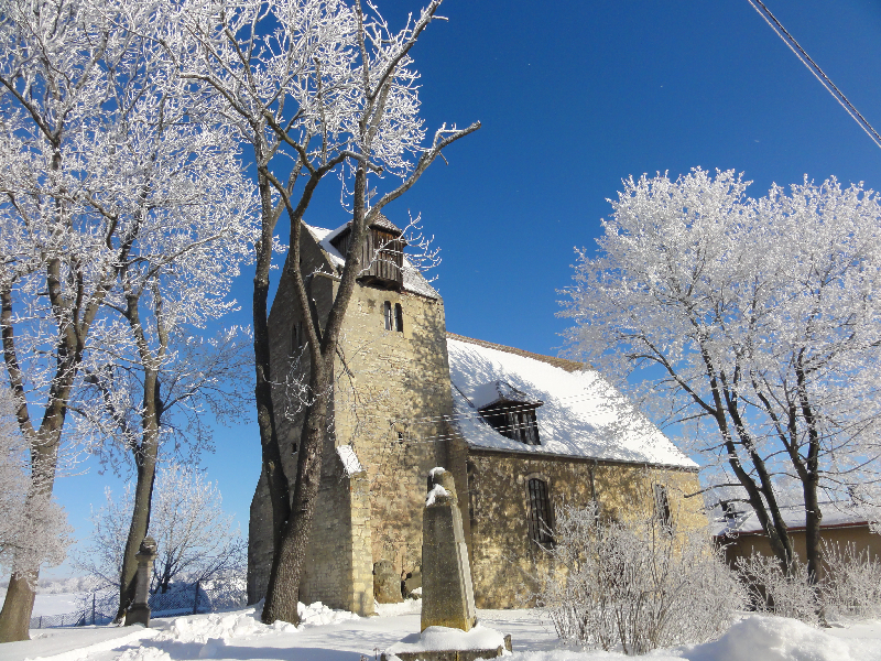 Johann-Georgen-Kirche im Winter Außenansicht