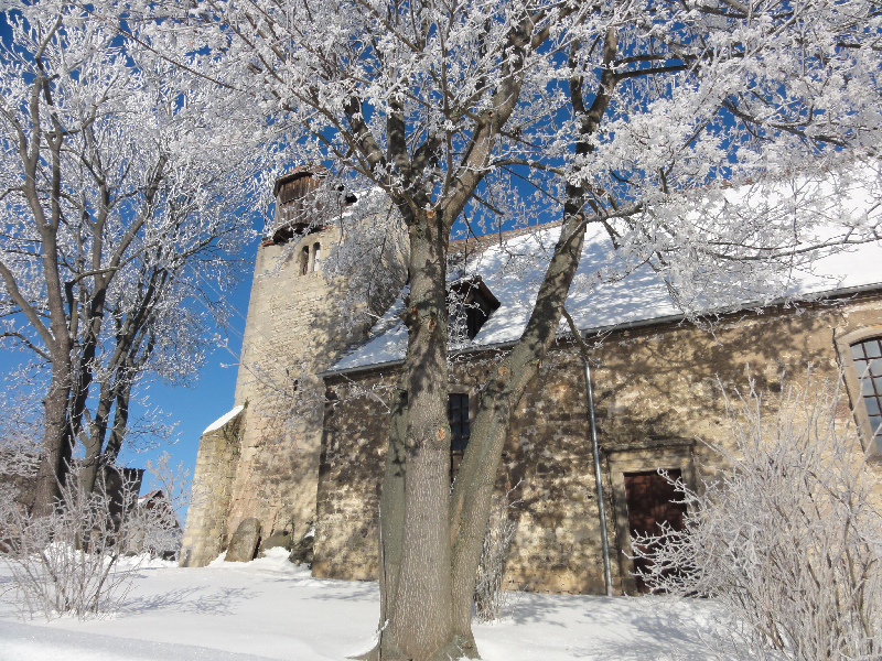 Johann-Georgen-Kirche im Winter Außenansicht