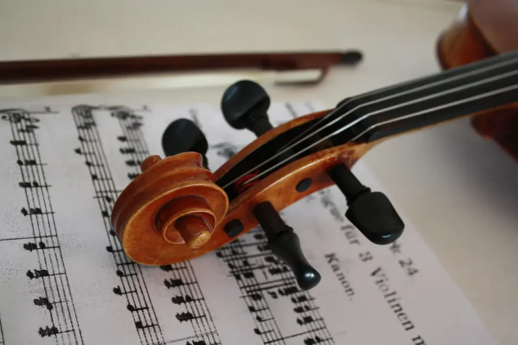 Violine und Notenblatt